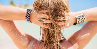 Prendre soin de ses cheveux après les vacances au soleil
