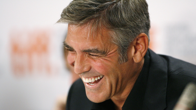 clooney-laughs-at-a-news-conference-for-the-men-who-stare-at-goats-during-the-34th-toronto-international-film-festival_475896