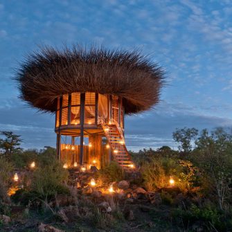 Passer une nuit dans cette incroyable villa nid d’oiseau au coeur du Kenya