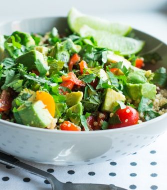 Salade de quinoa, avocat et lentilles