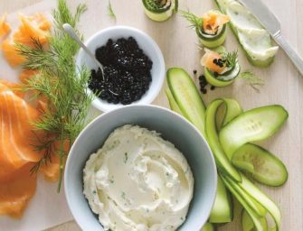 Rouleaux de concombre et saumon fumé
