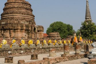Les Deux Pieds Dehors vous invite à découvrir Ayutthaya en Thailande