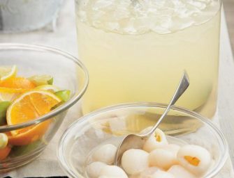 Cocktail au rhum, citron, litchis et coco