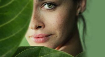 Hamamélis : La plante miracle qui va sauver notre peau