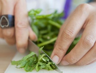 Pourquoi devriez-vous manger plus d&rsquo;herbes fraîches ?
