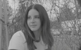 Lana Del Rey dévoile « Mariners Apartment Complex », une ballade douce et envoûtante