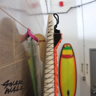 Gnarwall : Le gadget parfait pour accrocher votre planche de surf au mur