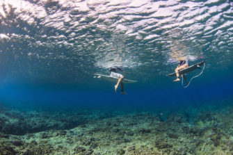 Trip surf en amoureux : Dane Zaun et Bruna Schmitz à Fidji