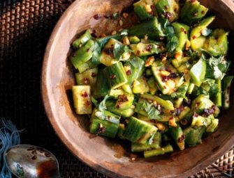 Salade de concombres écrasés