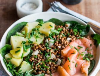 Salade aux saumon, lentilles, pommes de terre et épinard