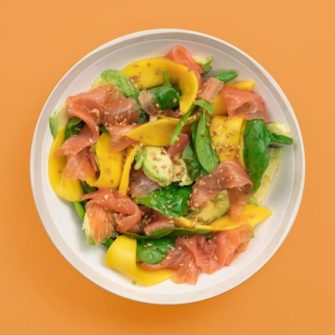 Salade de saumon, mangue et avocat