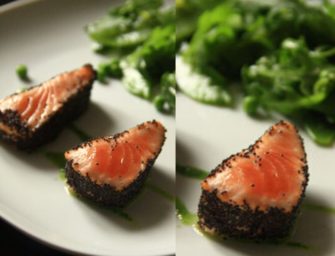 Saumon mi-cuit mi-cru en croûte de pavot, salade très verte parfumée au wasabi