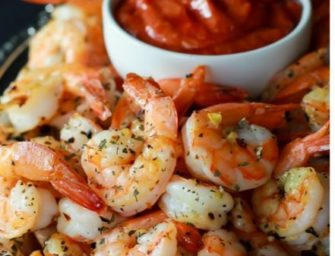 Crevettes grillées et sauce cocktail