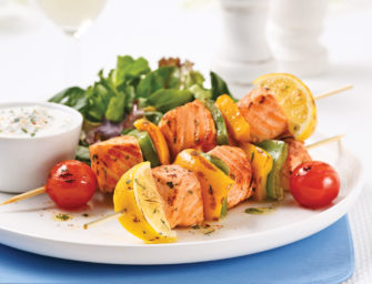 Les brochettes de poissons à la grecque