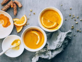 Thé doré au curcuma et gingembre – Boisson détox