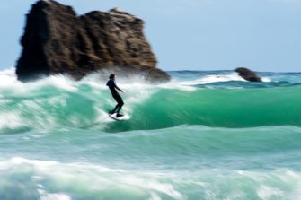 Noah Waggy et Timmy Reyes : un trip surf en Tasmanie dans « Southern Frontier ».
