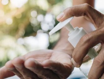 Comment fabriquer et utiliser le désinfectant pour les mains ?