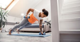 8 exercices à faire à domicile pour renforcer le haut du corps
