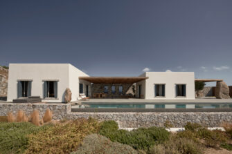 Une superbe villa sur l’île grecque de Mykonos par K-Studio