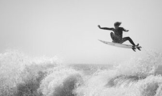 Concours « Follow The Light » : Les superbes images de surf du jeune photographe Paul Green