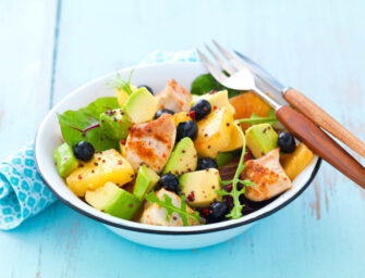 Salade de poulet, avocat et ananas grillé