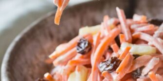 Salade de carottes aux raisins et ananas