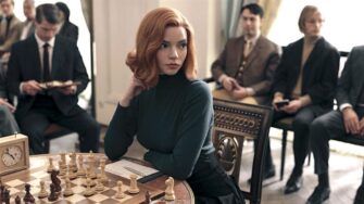 « Le jeu de dame », Anya Taylor-Joy, reine des échecs, vous hypnotise sur Netflix