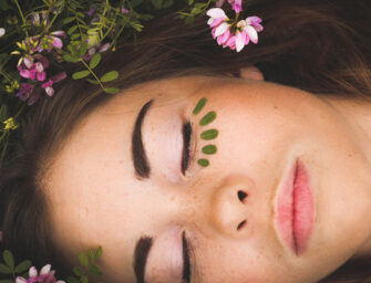 Le yoga peut-il aider à avoir une belle peau ?