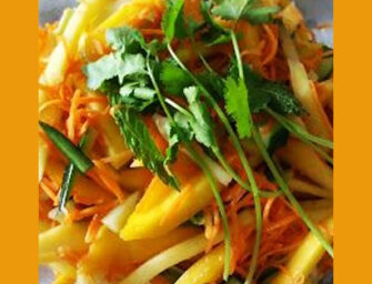 Salade mangue, carotte et concombre