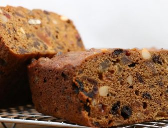 Gâteau aux fruits et aux noix