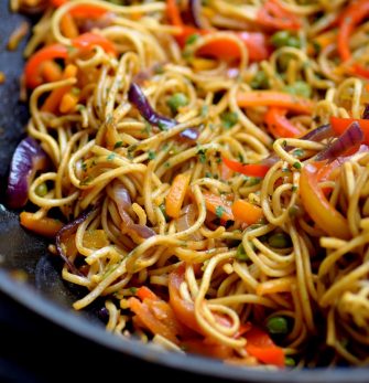 Nouilles chinoises sautées aux légumes