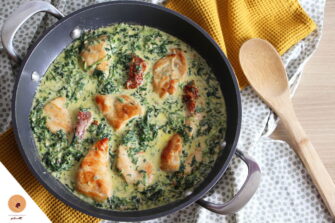 Poulet crémeux au parmesan, épinards et tomates séchées