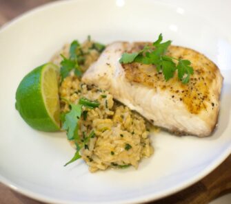 Mahi mahi accompagné de riz au gingembre et au lait de coco