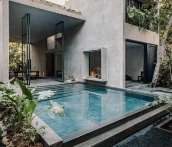 Une villa moderne, minimaliste et exotique dans la jungle du Mexique