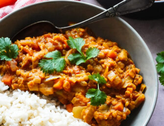 Dahl de lentilles corail au curry et poireaux