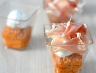 Verrines mousse de tomates confites, chèvre et jambon cru