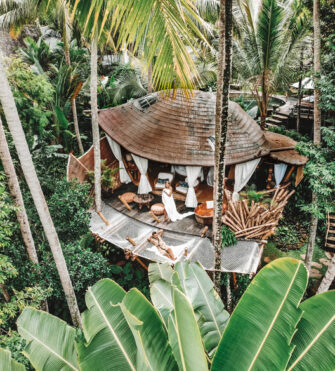 Une maison dans les arbres à Bali