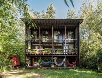 La casa Bou De LMCO ARQUITECTO est entourée par la nature