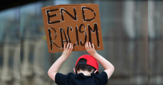 Cinq initiatives que vous pouvez prendre contre le racisme et la discrimination
