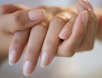 Comment retrouver des ongles sains après la pose de vos faux ongles ?