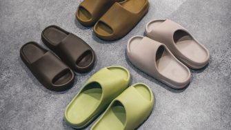 Les slippers, toujours plus stylées… Et cette saison, place aux YEEZY SLIDE !