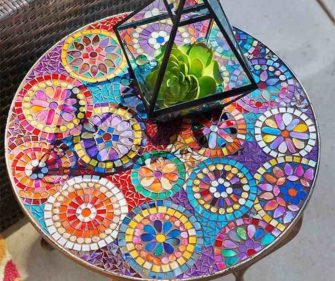 DIY : réalisez une table de jardin en mosaïque