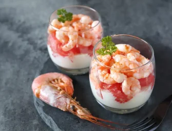 Panna cotta au lait de coco, pamplemousse et crevettes