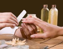 Prendre soin de ses ongles : Comment prévenir et réparer les ongles fragilisés par le vernis semi-permanent