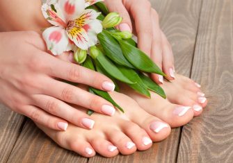 Soins Puressentiel pour des ongles forts, blancs et sains : Recettes naturelles à base d’aromathérapie