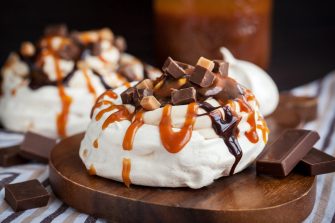 Le Pavlova au chocolat et caramel