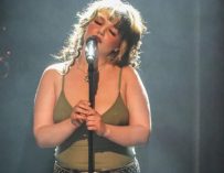 Lola Young : la voix captivante derrière le phénomène Messy !