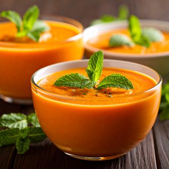 Le gaspacho vitaminé à la carotte et à la menthe