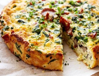 Une quiche aux champignons, bacon et épinards 