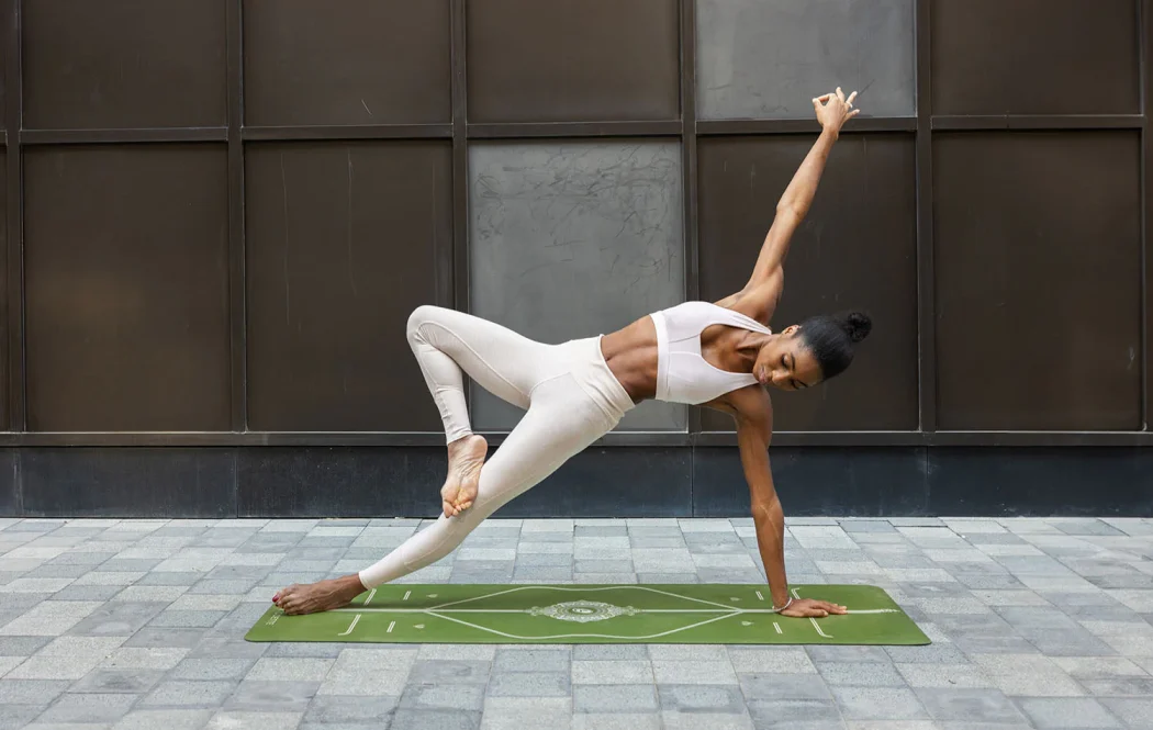 0000s_0050_Side_Plank_-_Vasisthasana_25_Liforme_X_You_Odette_UNRETOUCHED_0280f7f9-0243-40ab-9d01-b0d1ce7bc31e